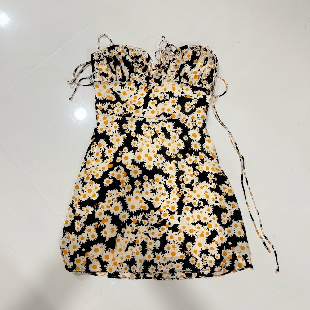 Realisation  Par Black Daisy Mini Dress with White and Yellow Floral Print